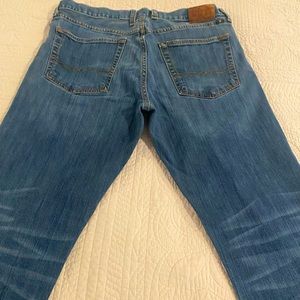 Men’s Lucky Brand blue jeans